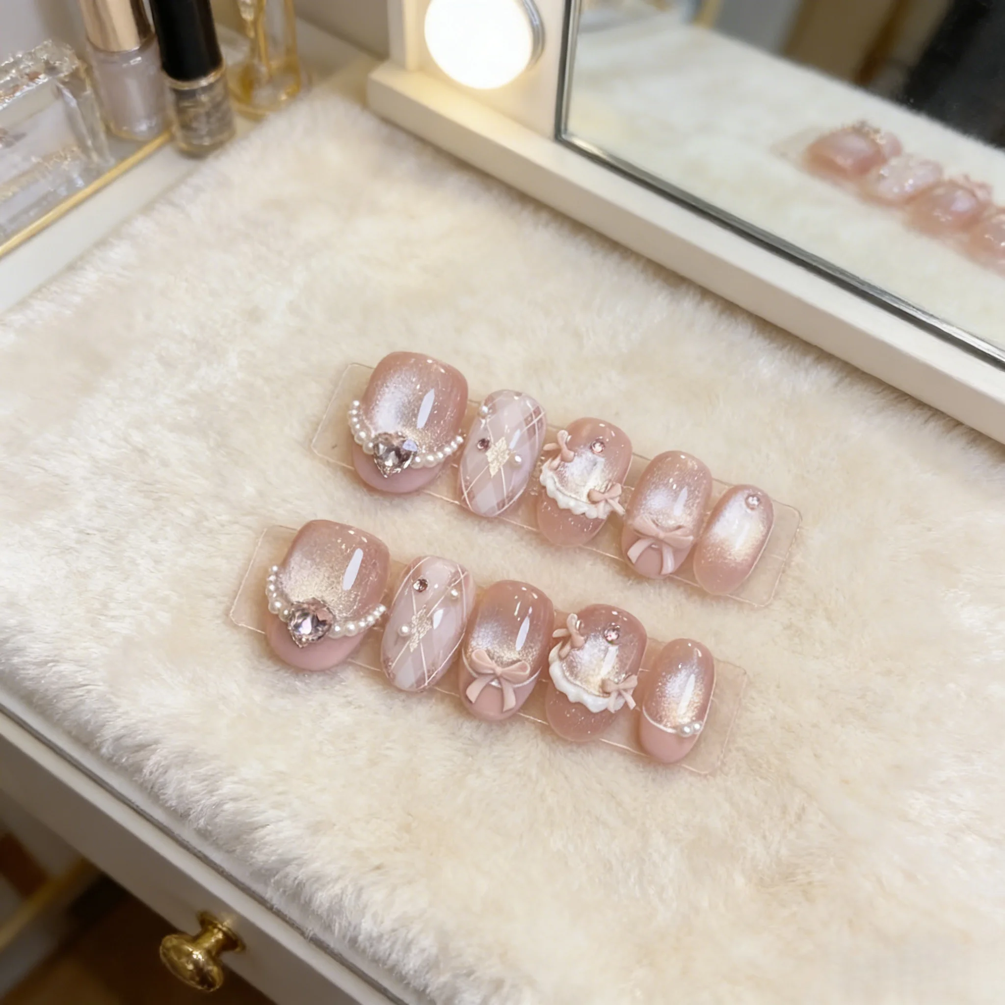 

10pcs Pink Cat Eye Handmade Nails Glass Bead Bow Pearl Chain Press on Nail Short Oval Fake Nail for Women&Girl False Nail Art