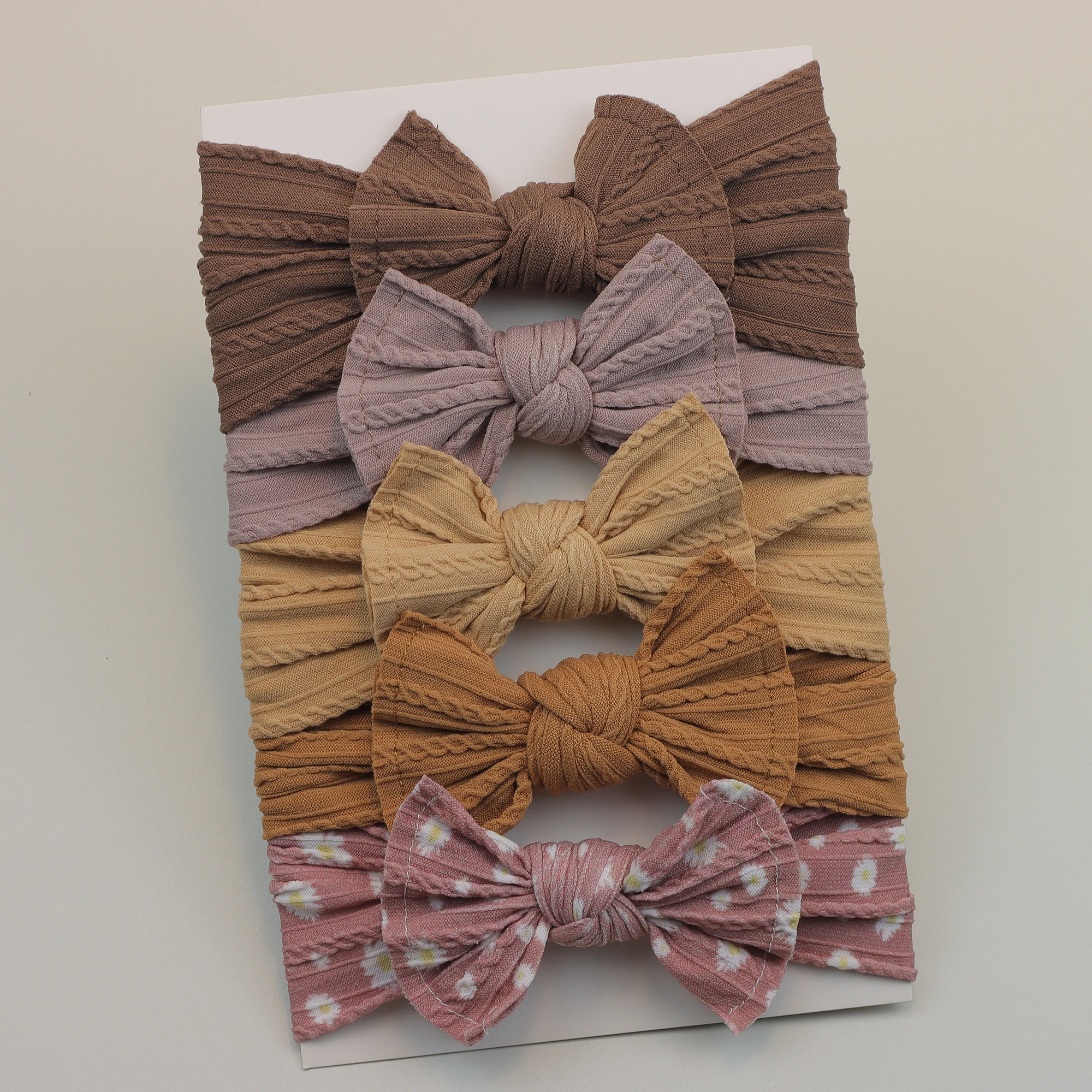 Рисунок 3 - вязаный бант, детские повязки на голову