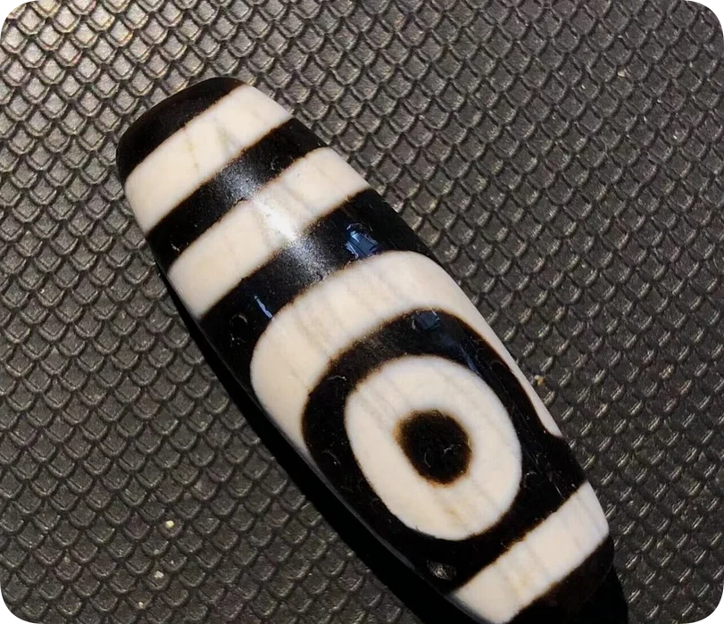 Magic Power Tibetan Old Agate 2Eyes Black Cinnabar Totem dZi Bead13.3-14*37.6mm