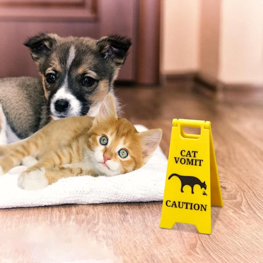 Novelty Funny Pet Vomiting Warning Sign, Humorous Cat Dog Safety Alert Indoor Outdoor Decor Plaque for Garden Home Wall