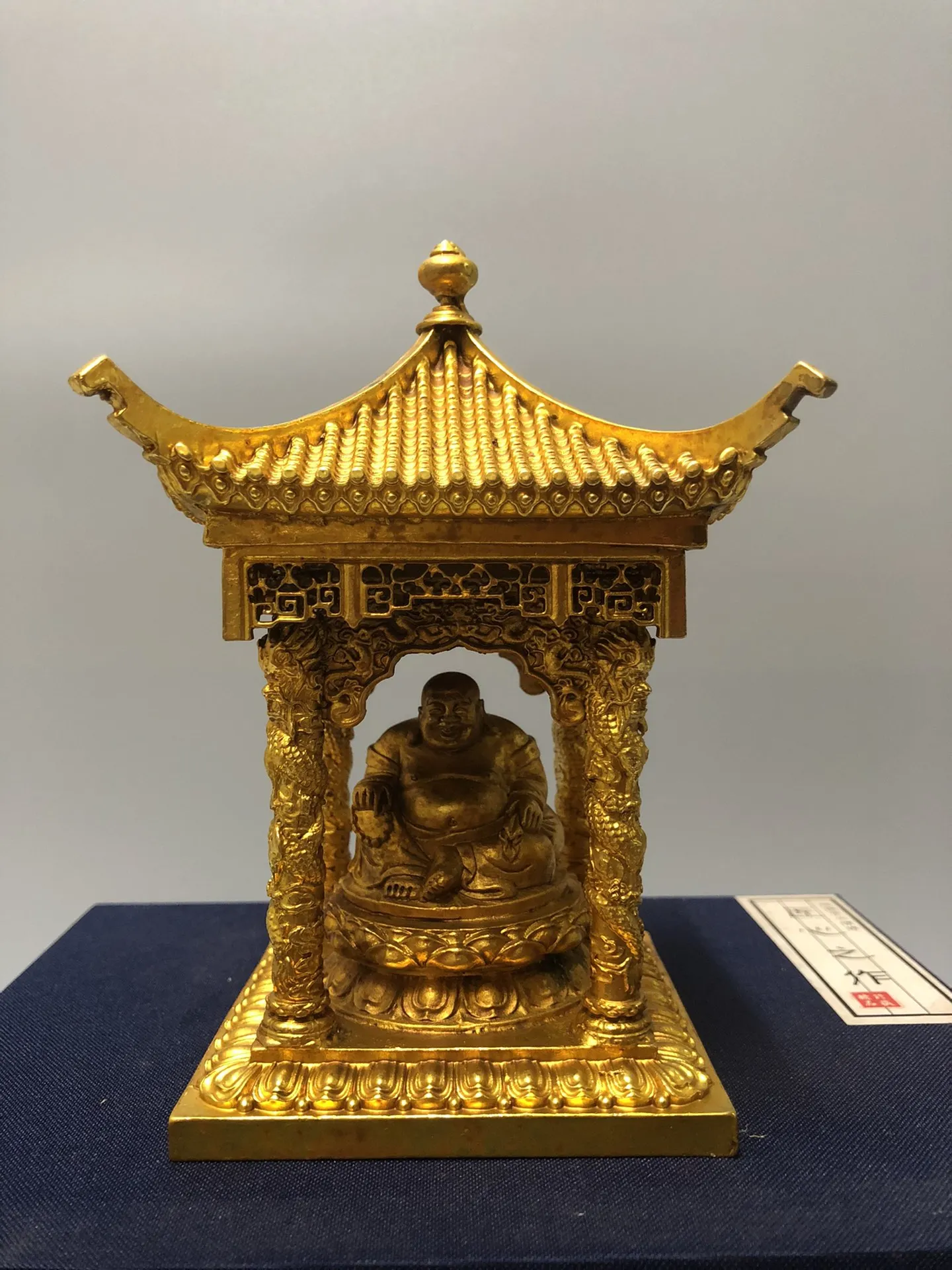 Home Decorations Gilded Pavilions and Buddha Statues are Finely Crafted and Have a Beautiful Appearance