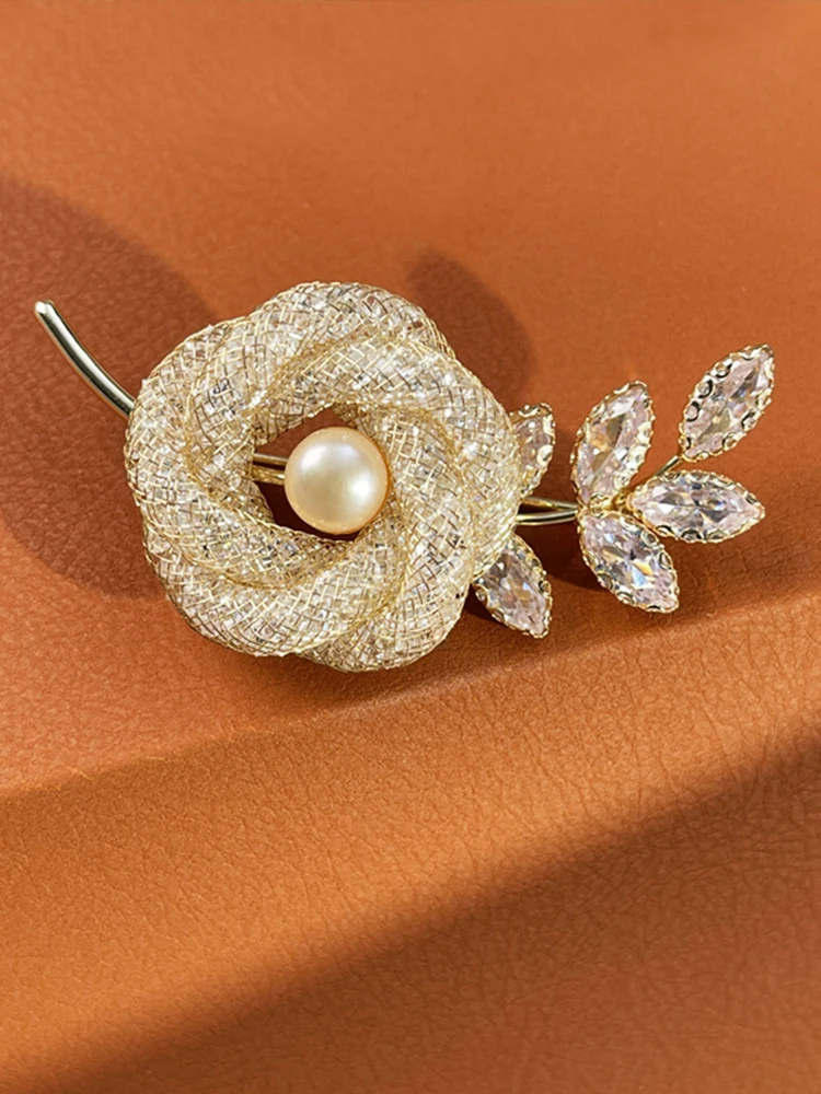 Fashion Women Pearl Brooches Pins Vintage Flower Design Lady Office Coat Buckle Jewelry