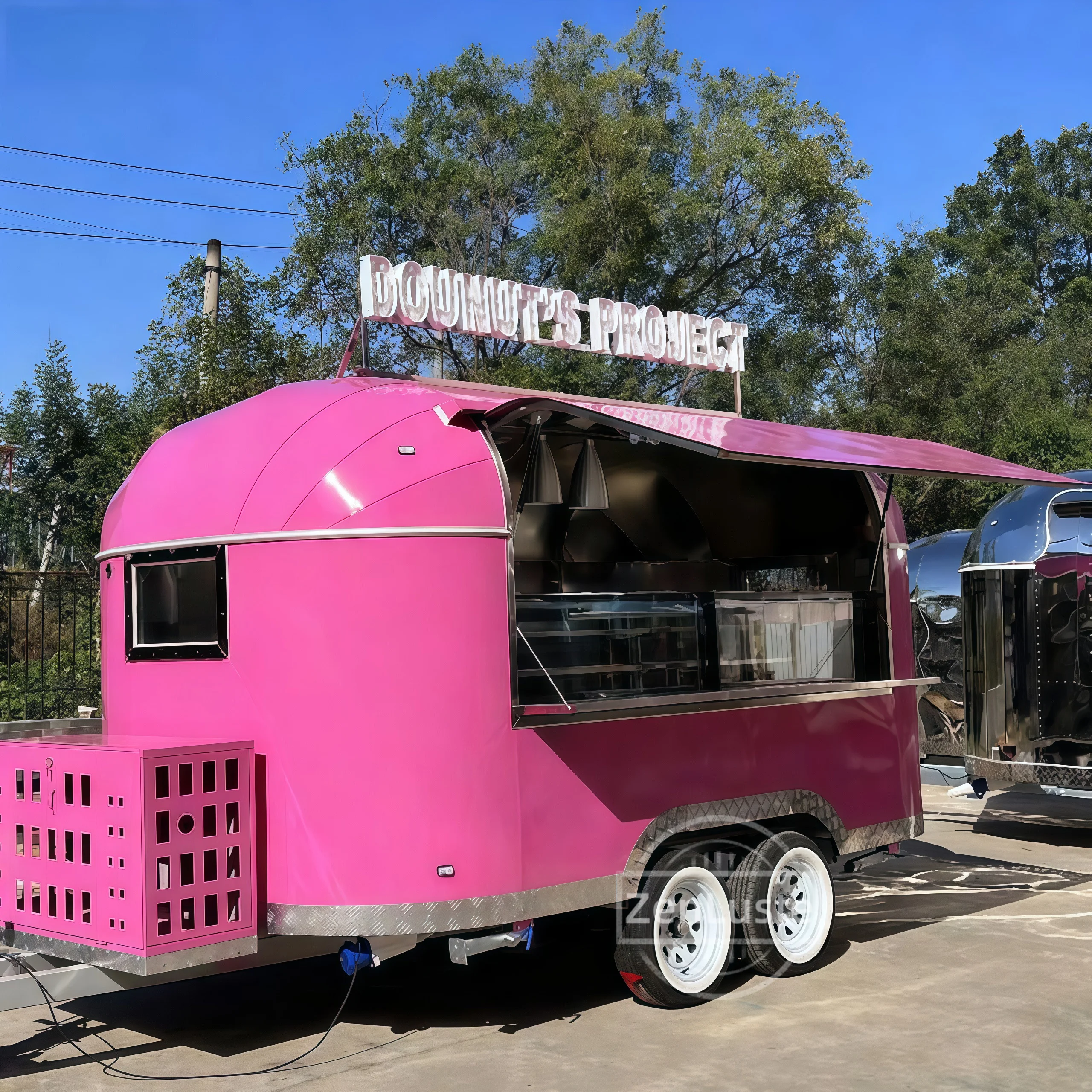 

Customized Food Truck with Build-in Kitchen Cabinet and Garbage Bins Mobile Food Trailer Pizza Cart