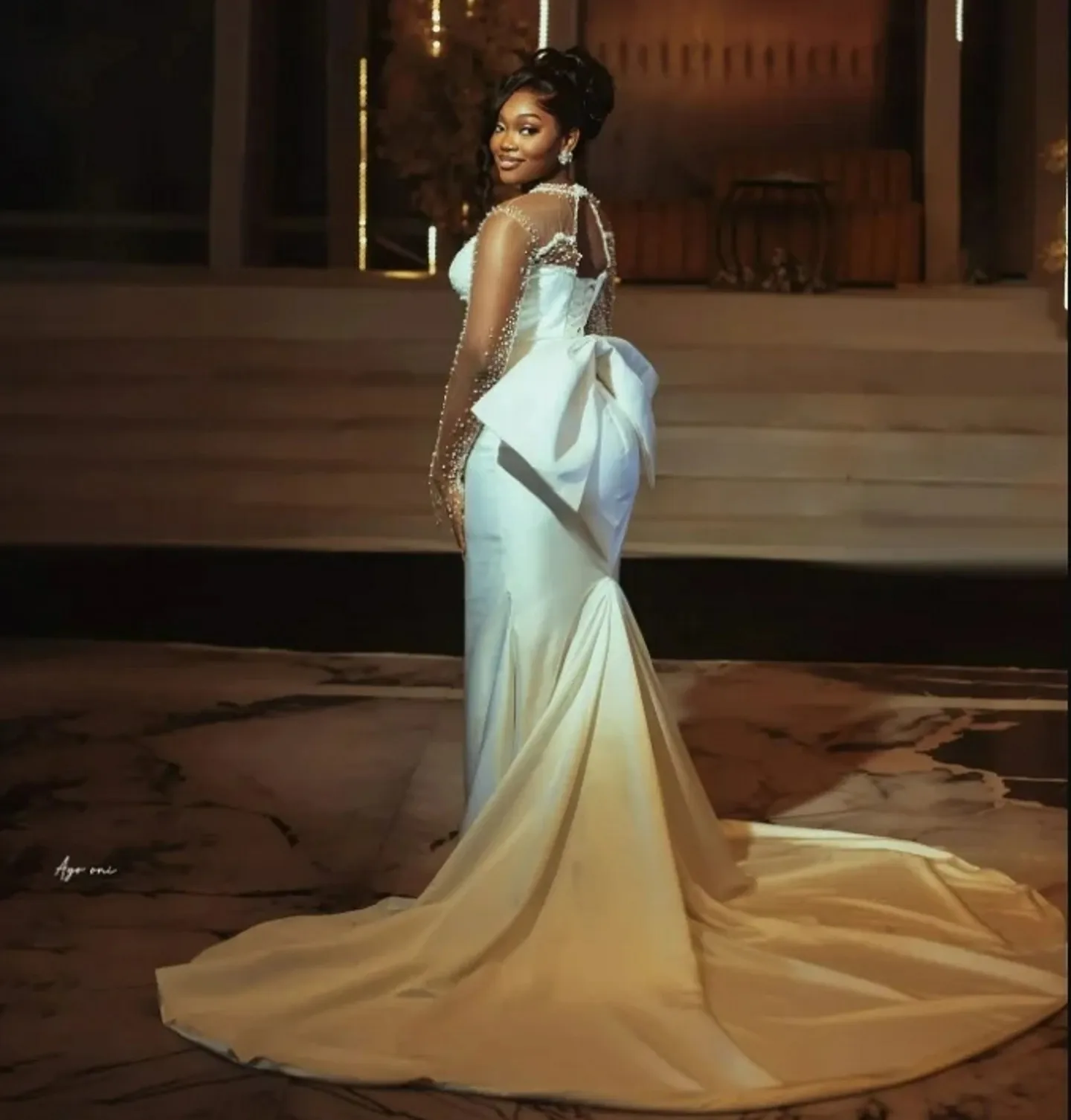 2025 Abito da sposa africano moderno Illusion Collo alto Grande fiocco Paillettes Perle Raso Abiti da sposa da sposa Abiti da cerimonia Abiti da Noiva