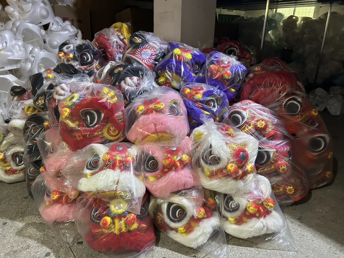 10-inch children's foam lion head new lion dance can blink lion stage show children's toys