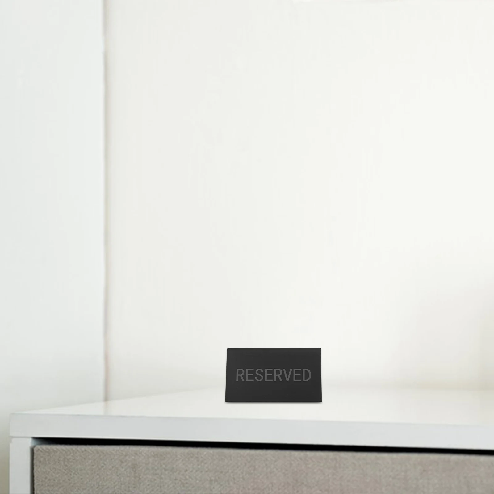 

2 шт., зарезервированные знаки из нержавеющей стали, ресторан, свадьба, зарезервированные вывески на сиденье, вывески в форме палатки, настольные вывески для банкета, многоразовый светильник