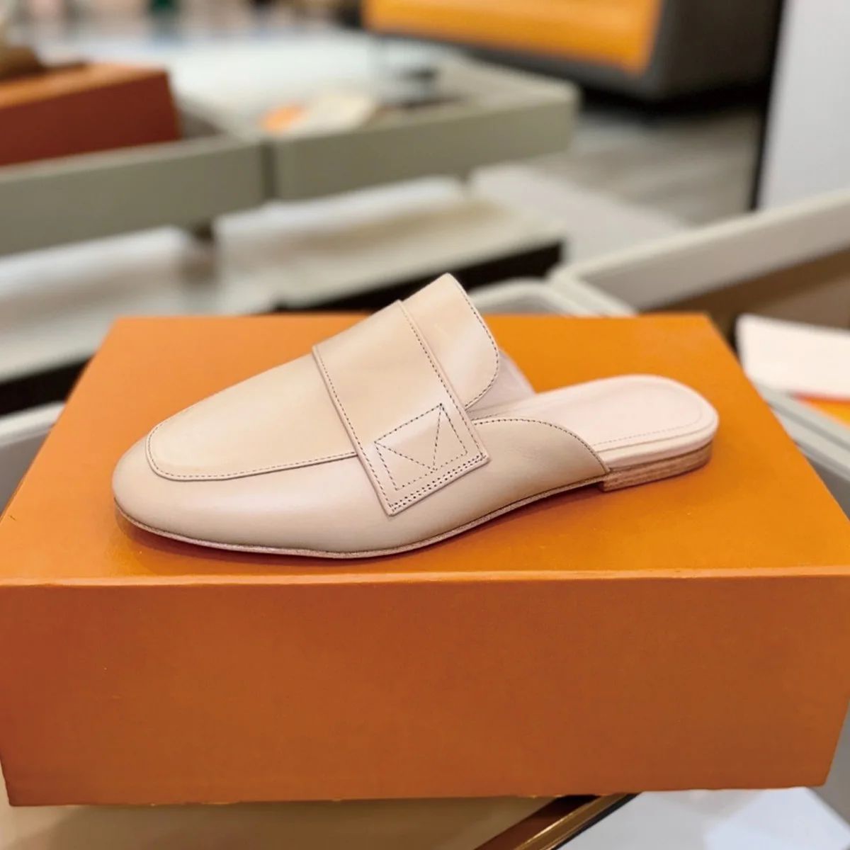 2026 High Quality Autumn Women Backless Flat Mules Triangle Stitch Soft Daily Footwear ch26011318