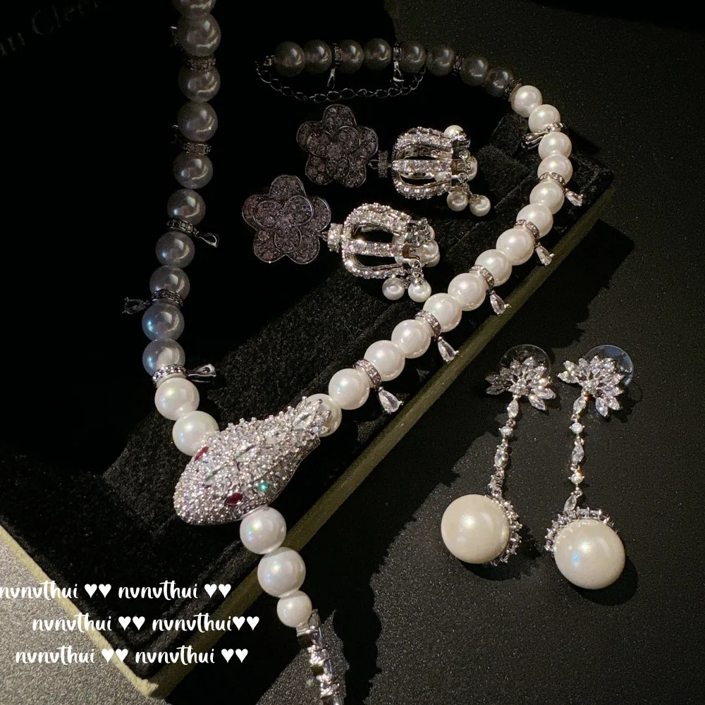 

Women's Long Pearl Flower Contrasting Snake Simple Earrings Necklace Set