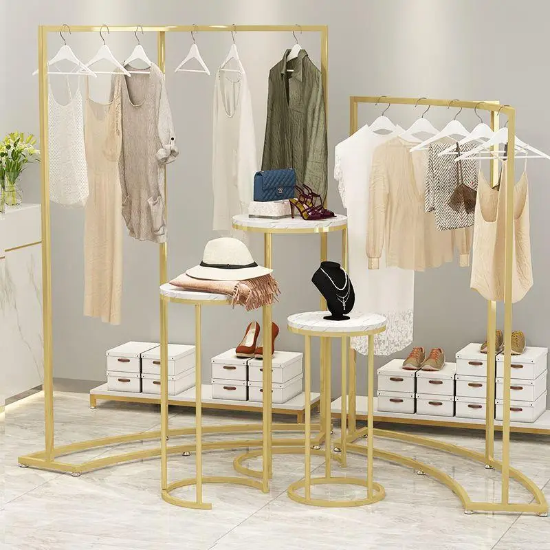 

Curved clothing store display rack European clothes rack Wrought iron Nakajima display rack Floor-to-ceiling women's clothing co