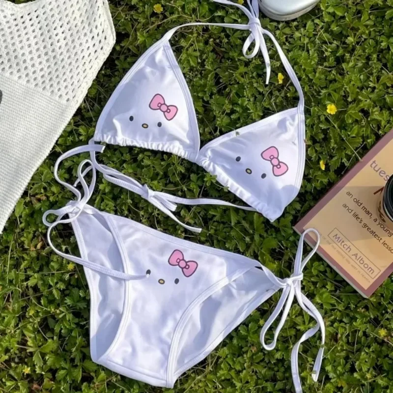 Nowe dwuczęściowy strój kąpielowy Hello Kitty dla kobiet, słodkie i modne bikini, małe piersi push-up, gorące wiosennya strój kąpielowy na wakacje,