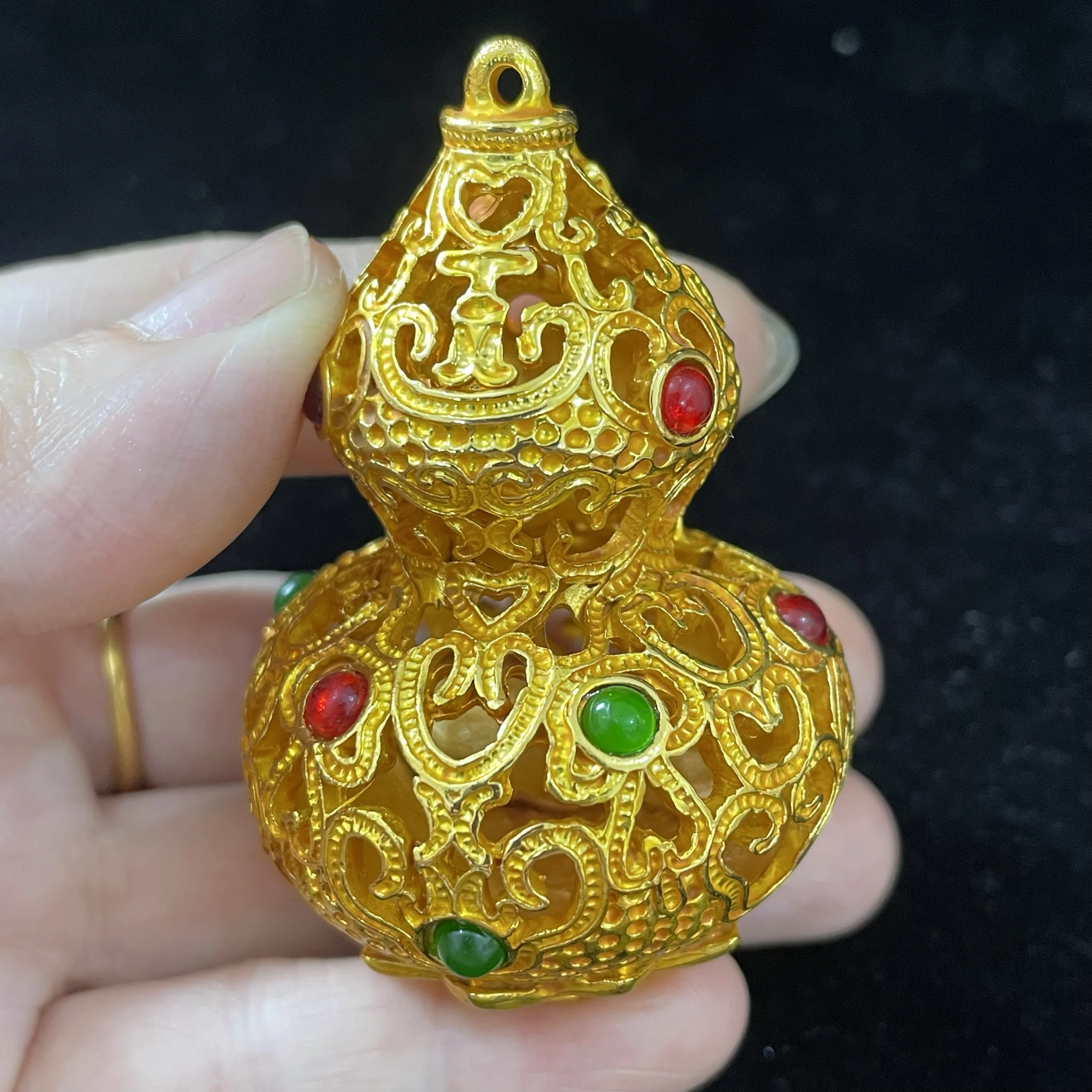 

Antique miscellaneous engraving hollow gemstone gilt gourd pendant ornament Fulu double auspicious desktop decoration