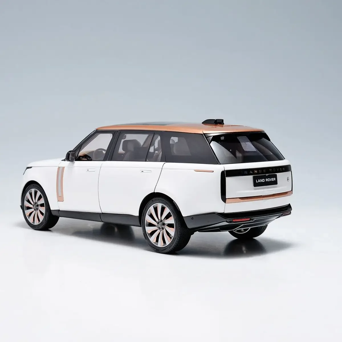 LCD 1:18 Land Rover Range Rover Honor Genesis Long Edition 2024 Alloy Full Drive Car Model Collection