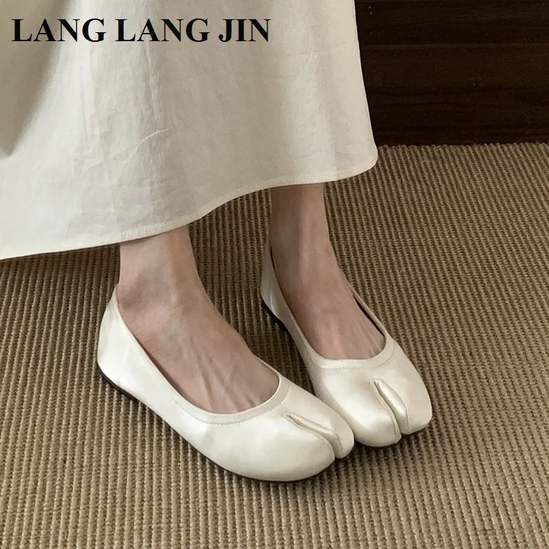 2026 Fashion Tabi Ninja Shoes Woman Flats Ballet Split Toe Ballerinas Ladies Round Heeled Loafers Tacones Female Moccasins Mujer