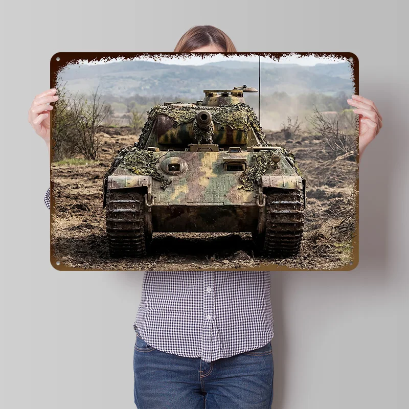 Getarnter Panzer im Feld, gedrucktes Poster, individuelle Wandkunst, Retro-Vintage-Metallblechschilder für Wohnzimmerdekorationen, Haus
