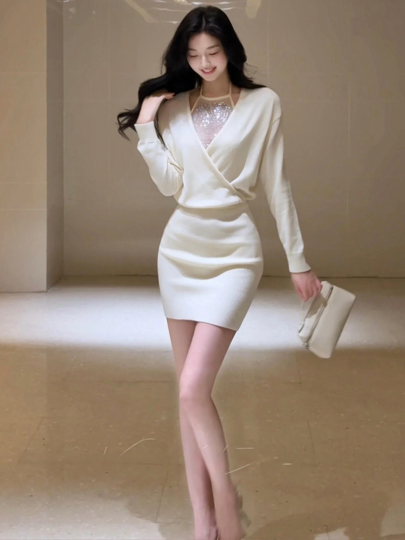 

Облегающая вязаная короткая юбка с V-образным вырезом и длинными рукавами, с дизайнерским вырезом на спине, женская модная осенне-зимняя юбка-карандаш с высокой талией