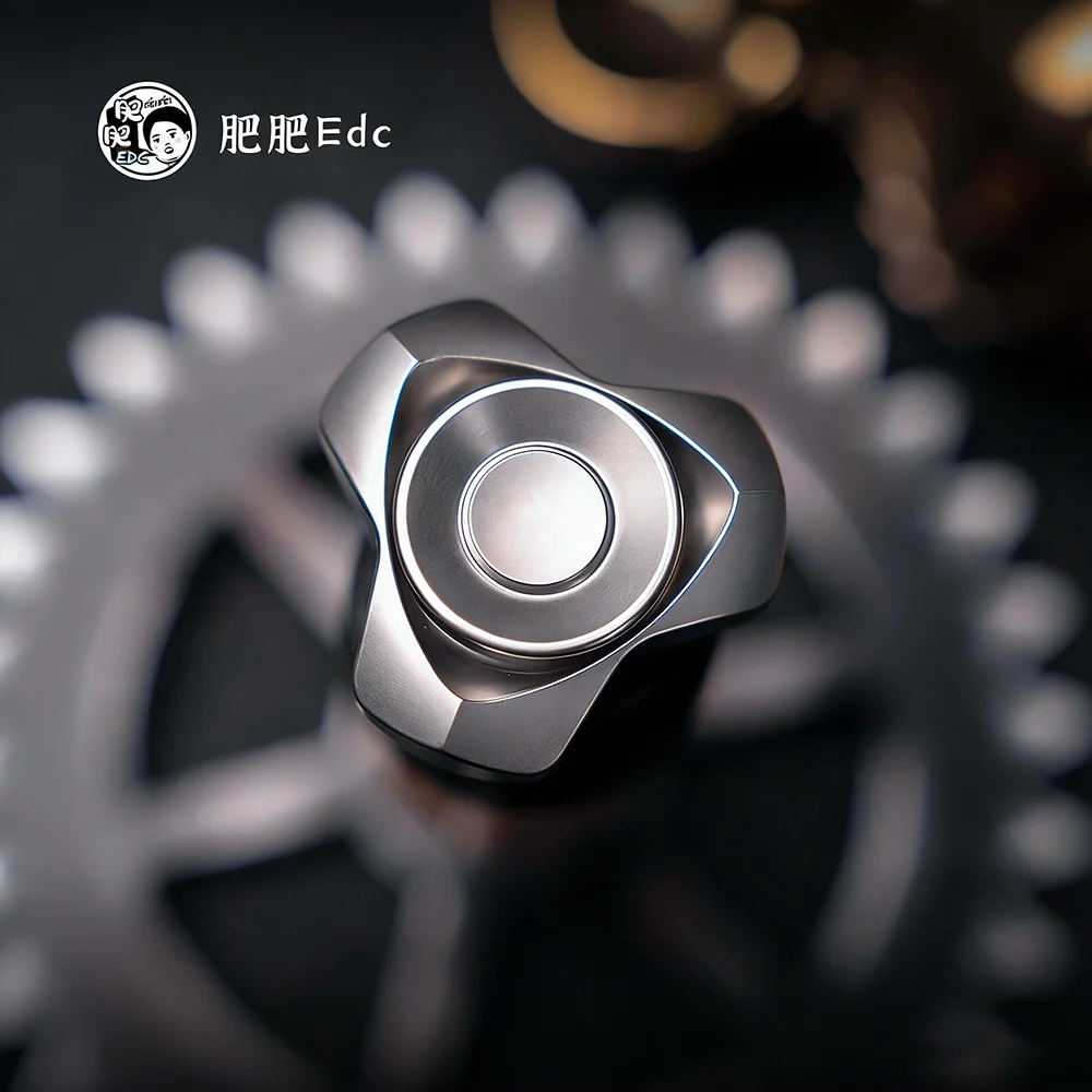 

FeiFei EDC Ye Ying Фиджет-спиннер с тремя лопастями, металлический, для снятия стресса, для взрослых, оригинальный дизайн