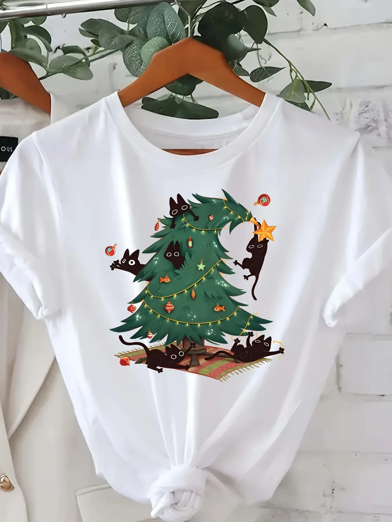 T-Shirt graphique arbre de noël et chaton pour femmes, confortable, col rond, manches courtes, manches d'été, Harajuku, haut t-shirts