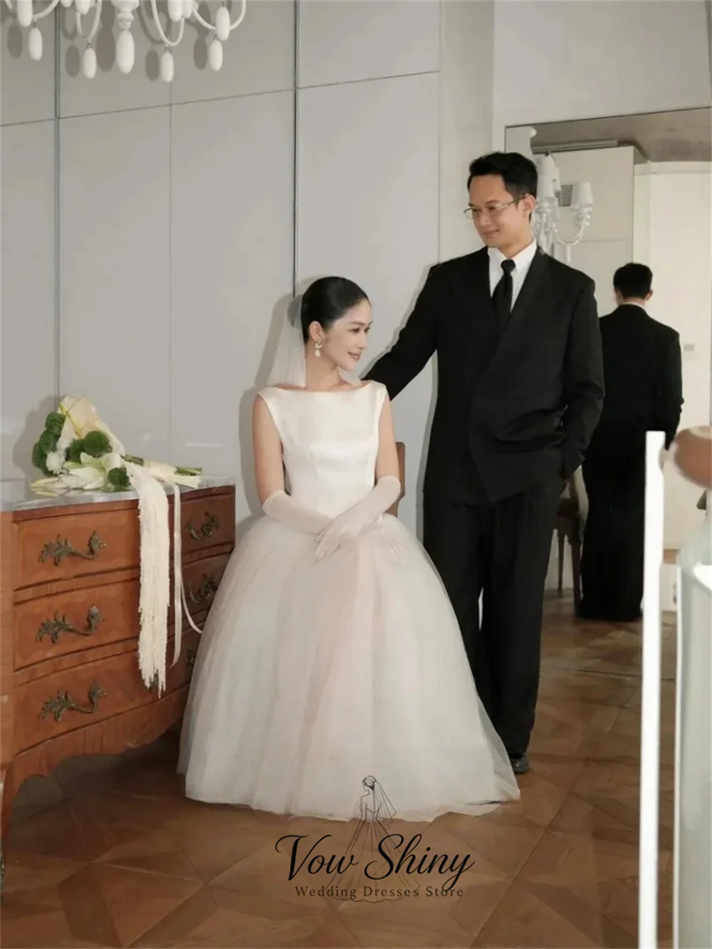 Vow Shiny Simple Satin & Tulle A-Line Midi Korea Wedding Dress Photo Shoot Boat Neck Sleeveless Bridal Gown 웨딩드레스 Customized