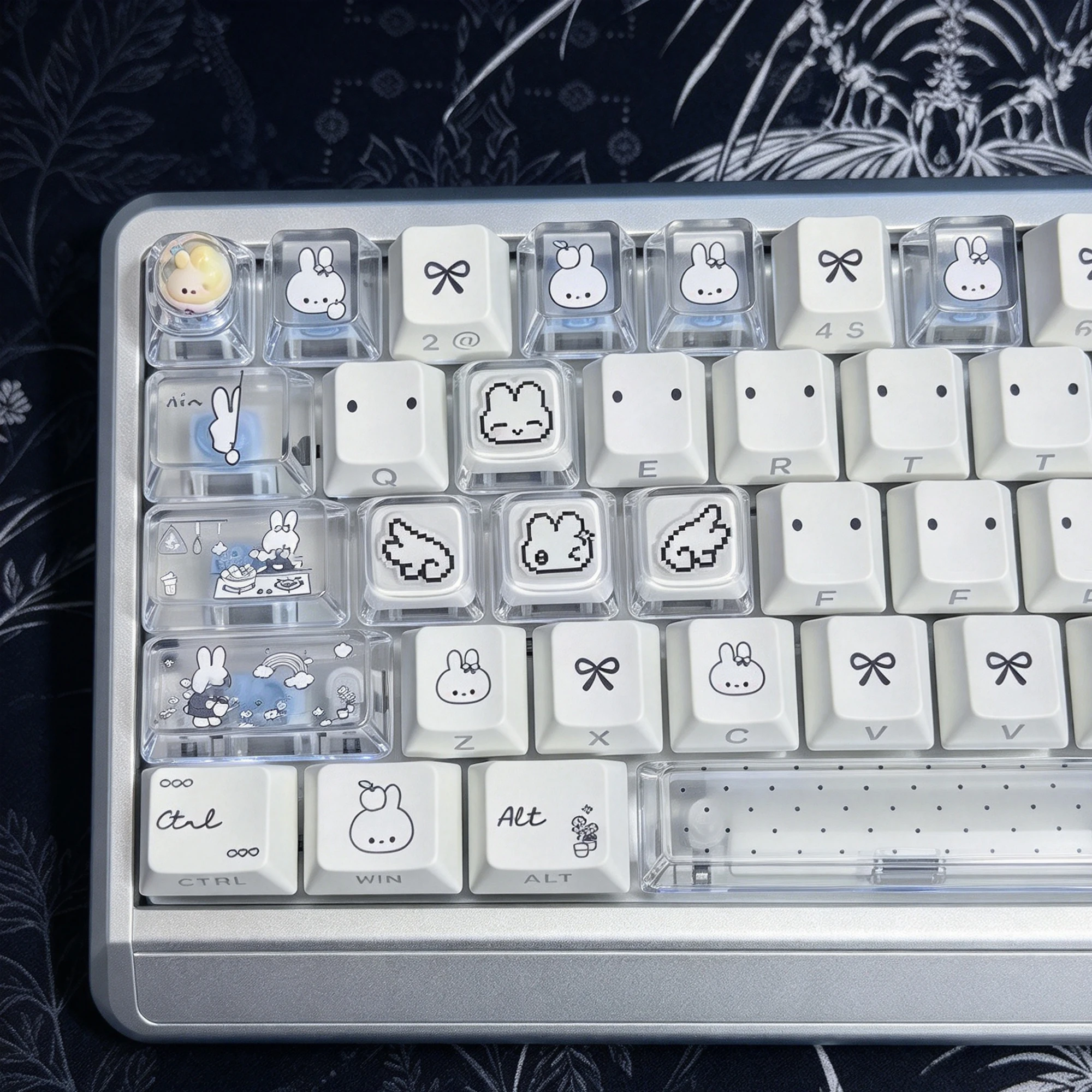 INS Cute Bunny Personality Keycap Light-Transmitting Pixel Style Creative DIY Mechanical Cross-Shaft Keyboard Decorative Keycap
