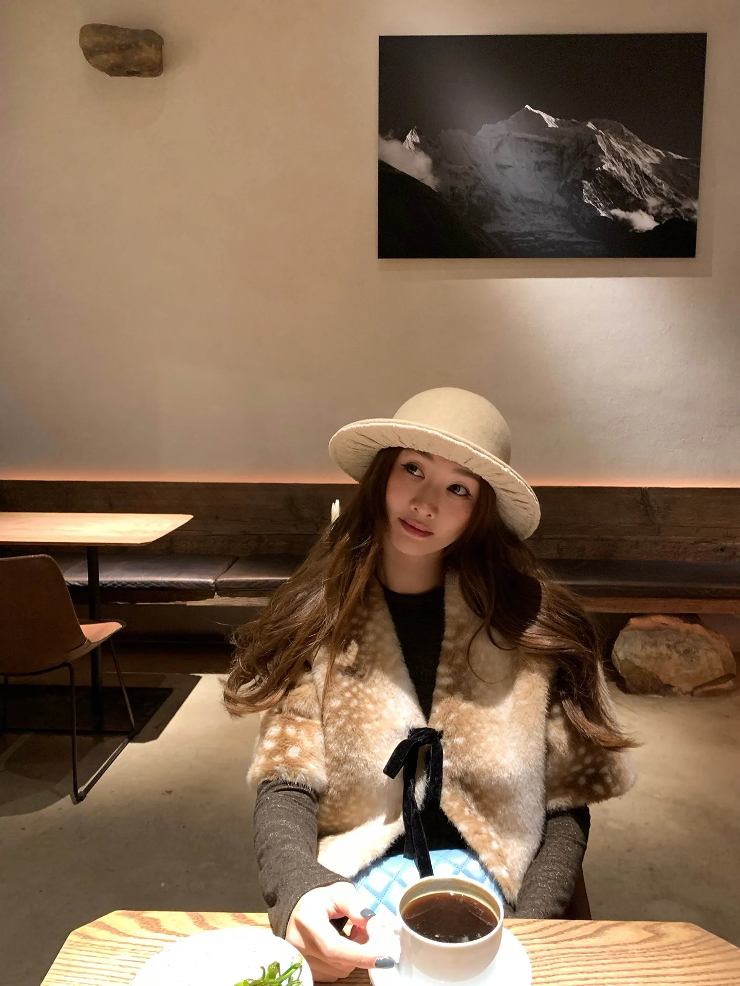 

Теплая флисовая жилетка VCruan Ahigi Bambi Deer Spotting Closet Intruder из полиэстера для поездок на работу, с V-образным вырезом, зимняя коллекция