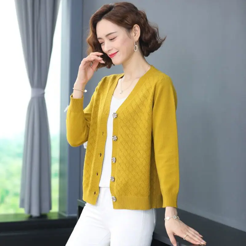 Fashion V-Neck Knitted Button Solid Color Cardigan Sweaters Women\'s Clothing 2022 Autumn New Loose Casual Tops All-match Coat