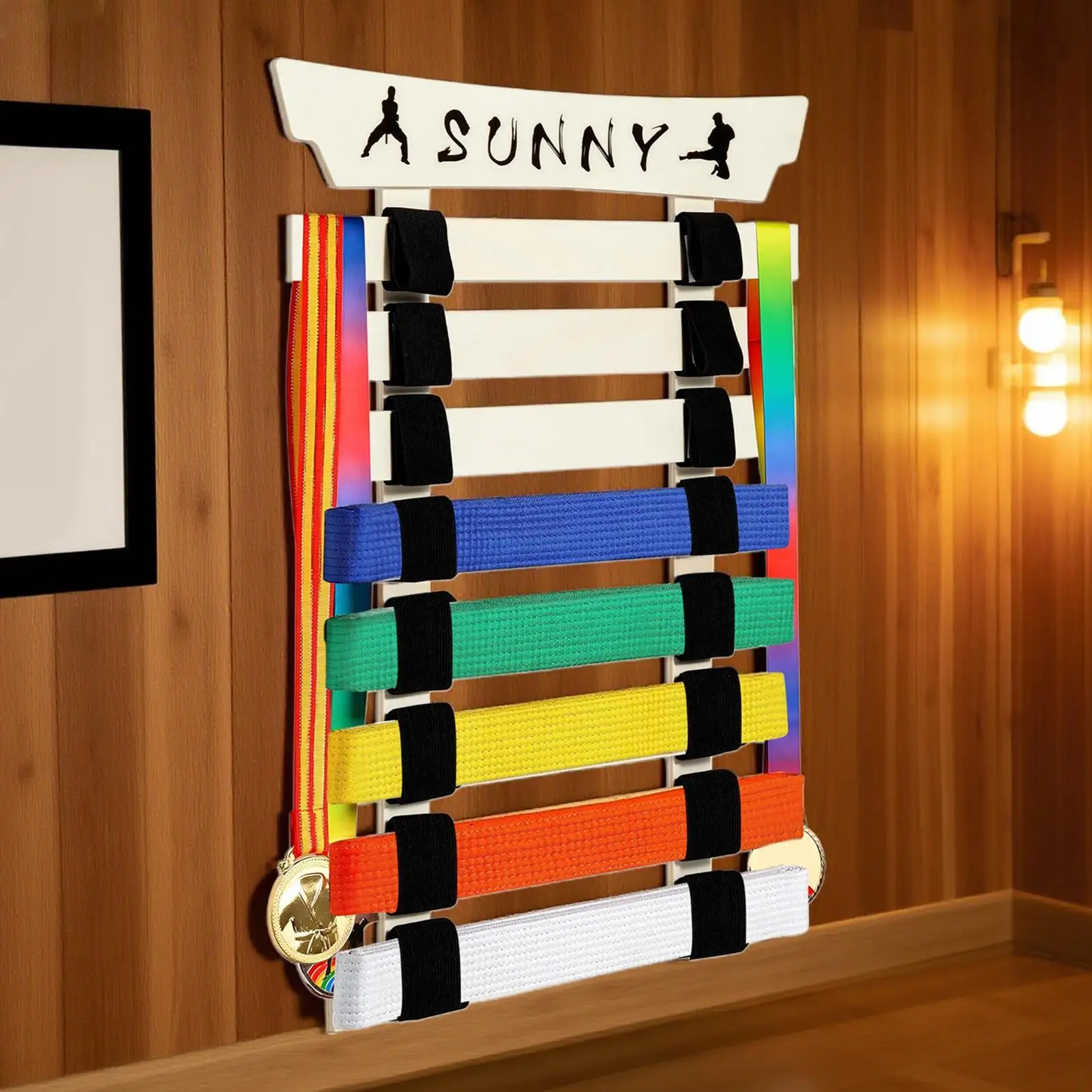 

Стеллаж для хранения поясов для каратэ с крючками и наклейками, не требующий сборки, органайзер для спортивного инвентаря