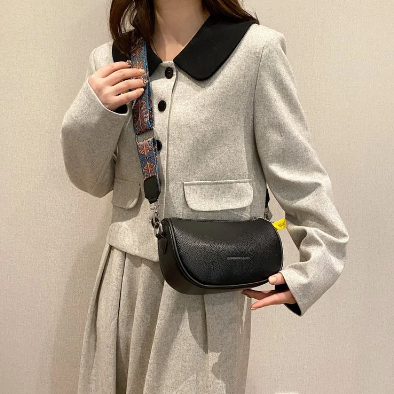 

Элегантная женская сумка с эмалированными акцентами для изысканного и красочного художественного вида