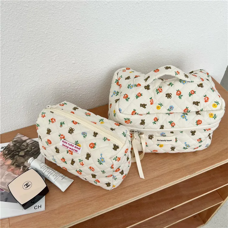 Cartoon Bear Flower Makeup Bag Large Portable Travel Wash Bag Sundries Storage Bag Self-made Bathroom Organizer