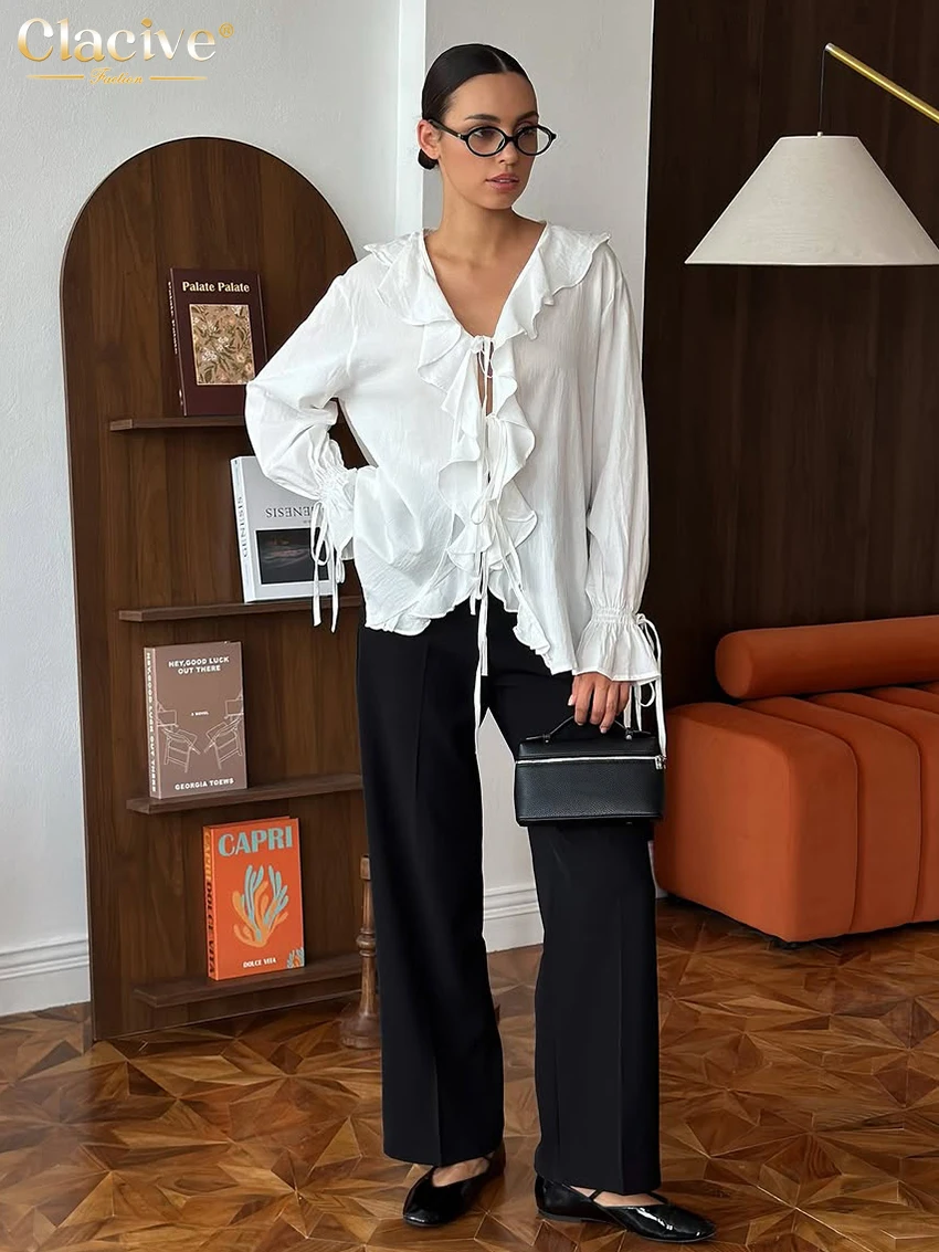 Clacive Sexy lockeres weißes Damenhemd 2026 Mode V-Ausschnitt Langarmshirts Elegante klassische Rüschen Solides Top Damenbekleidung
