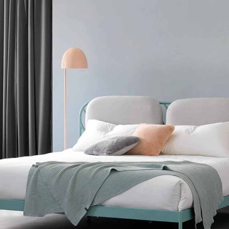 Retro wrought iron bed, creative fresh beans, simple green bedroom