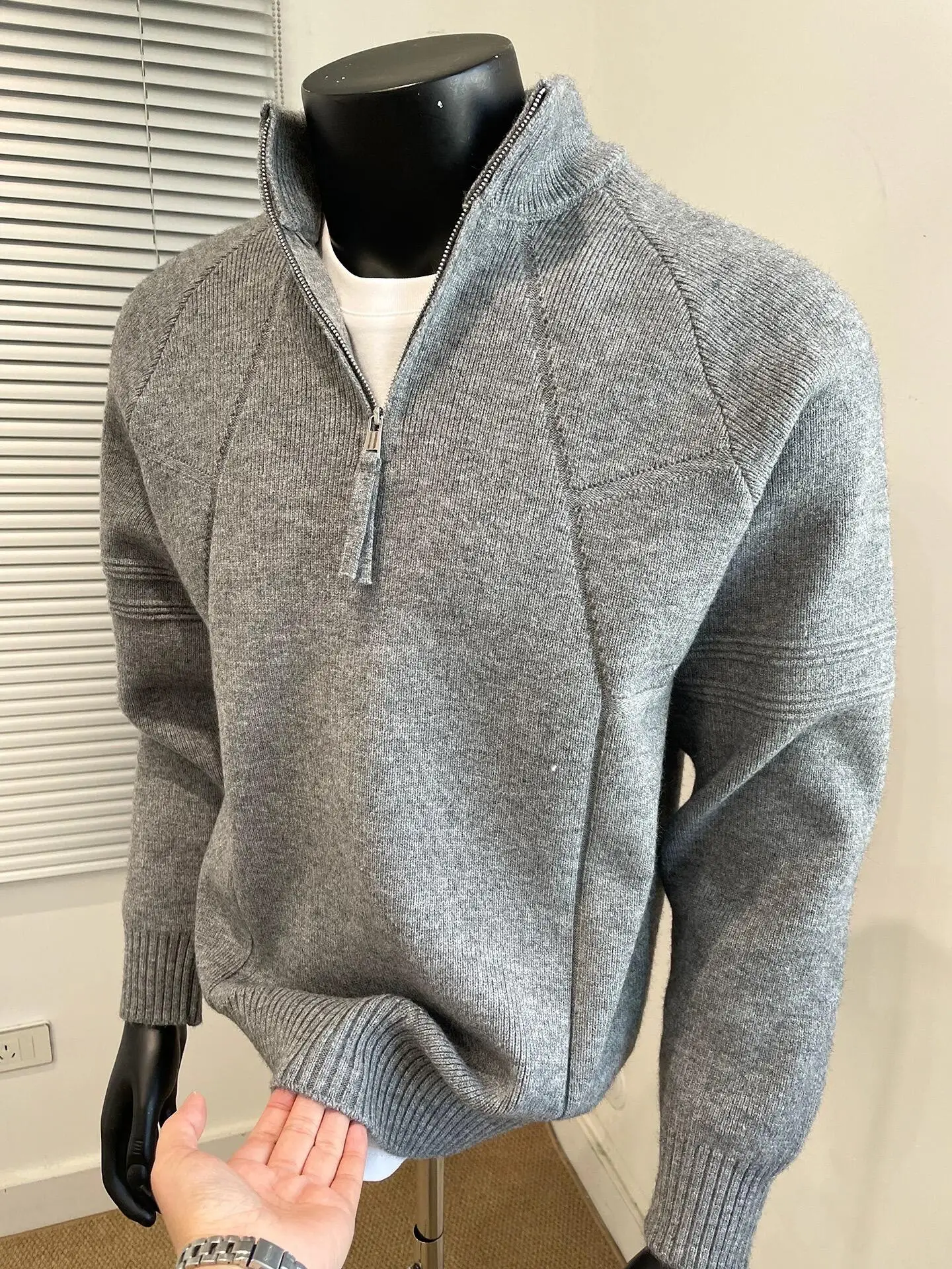 

Мужская зимняя теплая трикотажная кофта в американском ретро-стиле с воротником-стойкой, вставками и ребристой отделкой, базовый слой