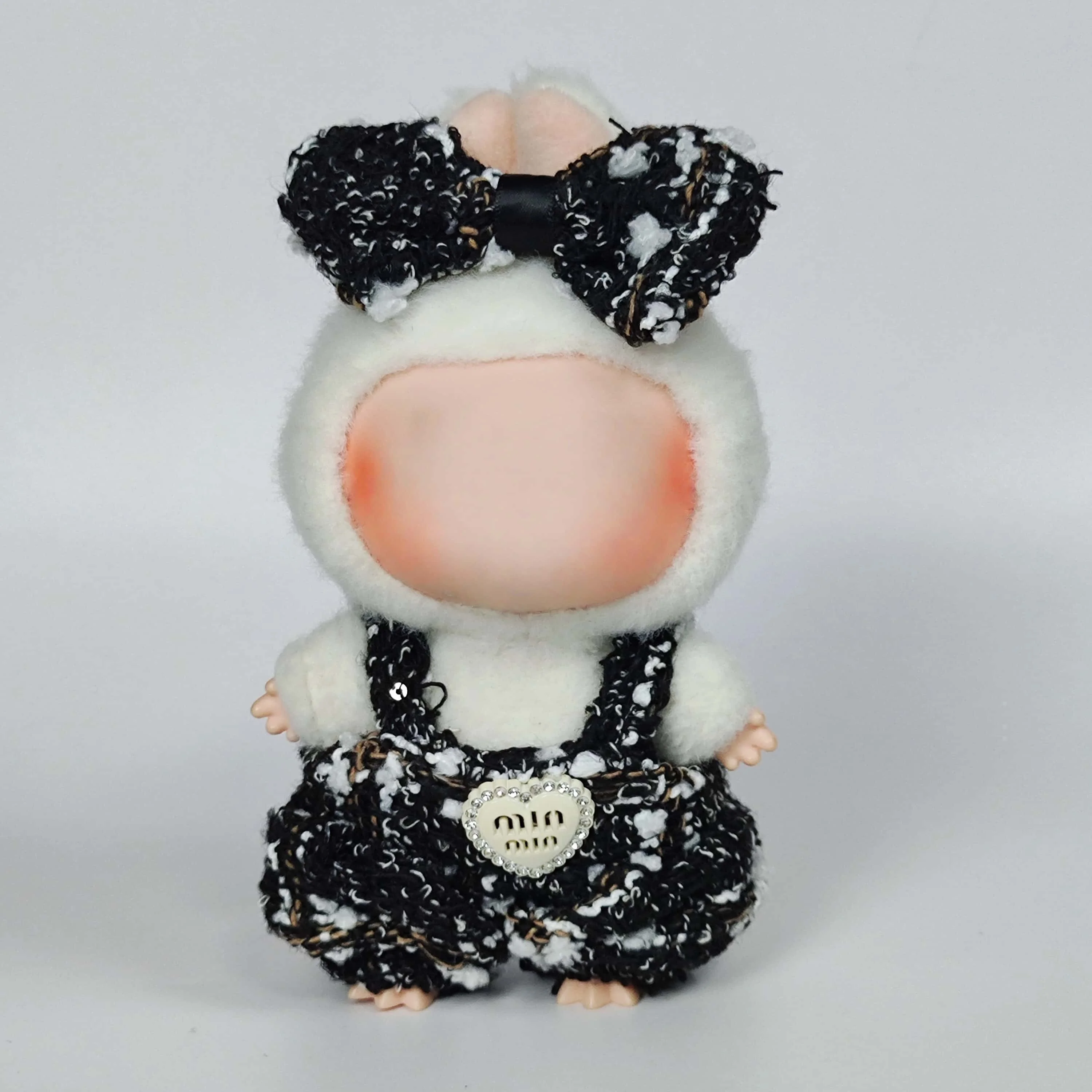 Conjunto de uniforme de grupo de niñas inspirado en K-pop, falda y suéter, gafas de sol coloridas, ropa de muñeca Labubu de 17 cm