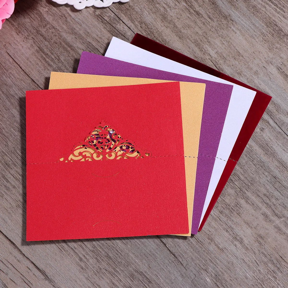 

50Pcs Wedding Place Cards Hollow Flower Cut Elegant Table Tent Name Cards for Party Celebration Wedding Card Table Palce Card