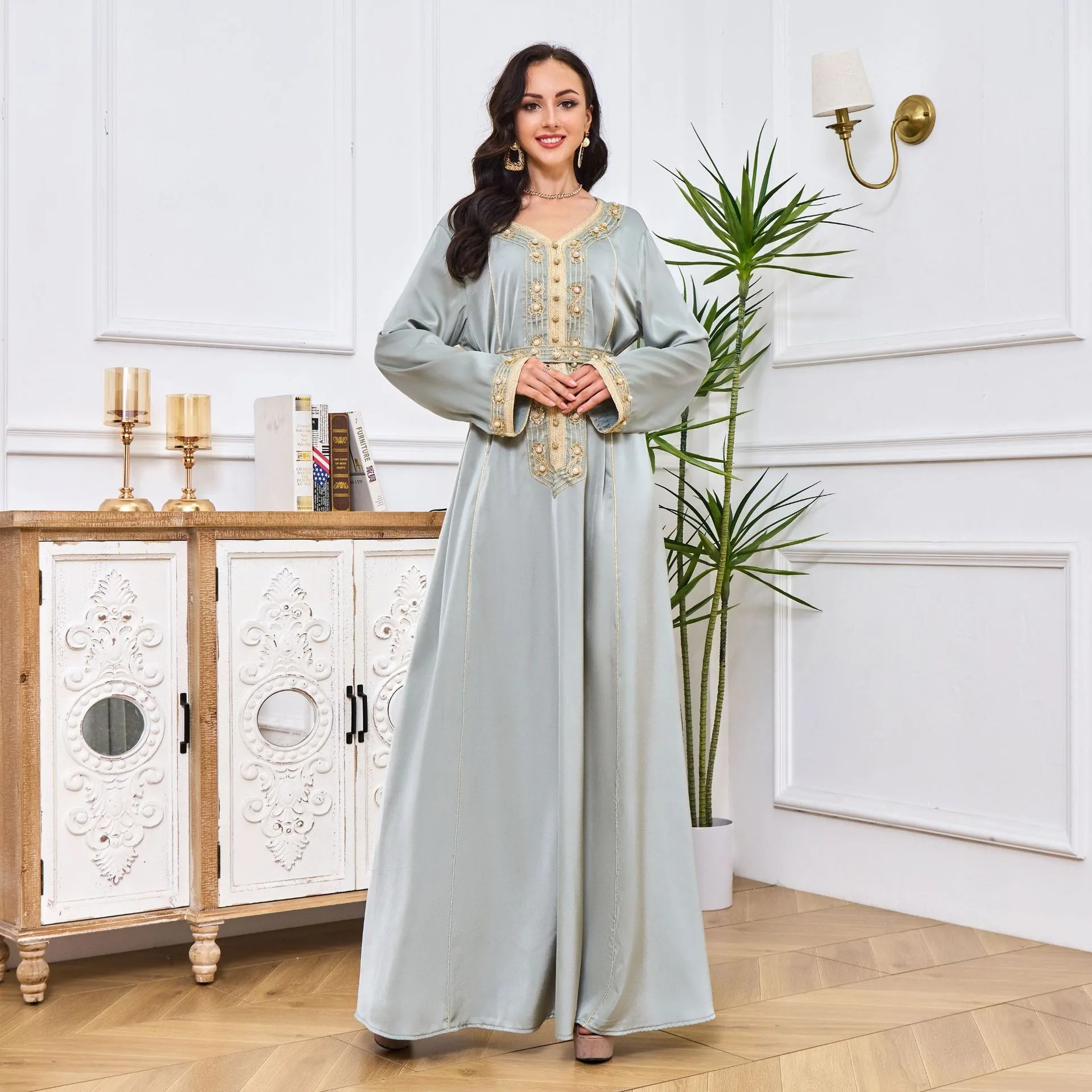Naher Osten Muslim Abaya Großhandel Modisches elegantes besticktes Strasskleid Dubai Abaya