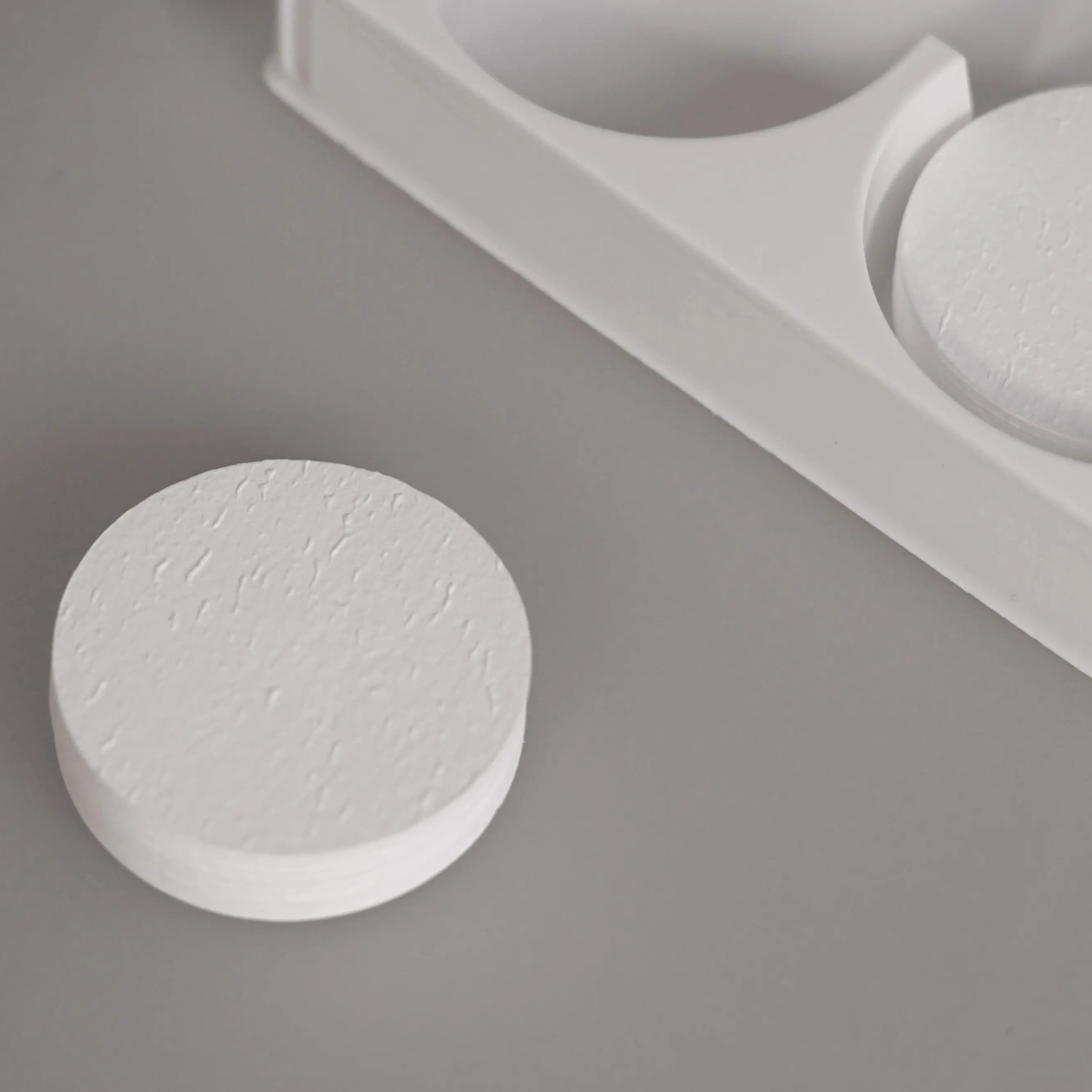 Carte filtranti in microfibra di vetro Grado 934AH Dimensioni dei pori 1,5um 47mm 90mm 110mm Monitoraggio ambientale che supporta la temperatura superiore a 550 ℃