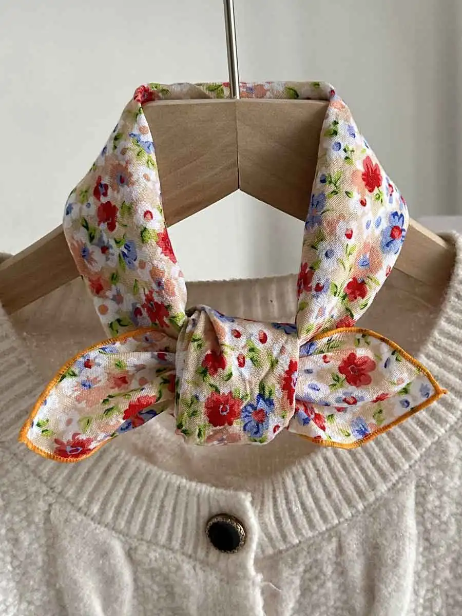 Frühling und Sommer, neues Modell, kleiner Seidenschal für Damen, kleiner, quadratischer Schal im Bohème-Stil, Kopftuch, vielseitiger Schal mit Blumenmuster im europäischen und amerikanischen Stil, 1 Stück. – Detail 5