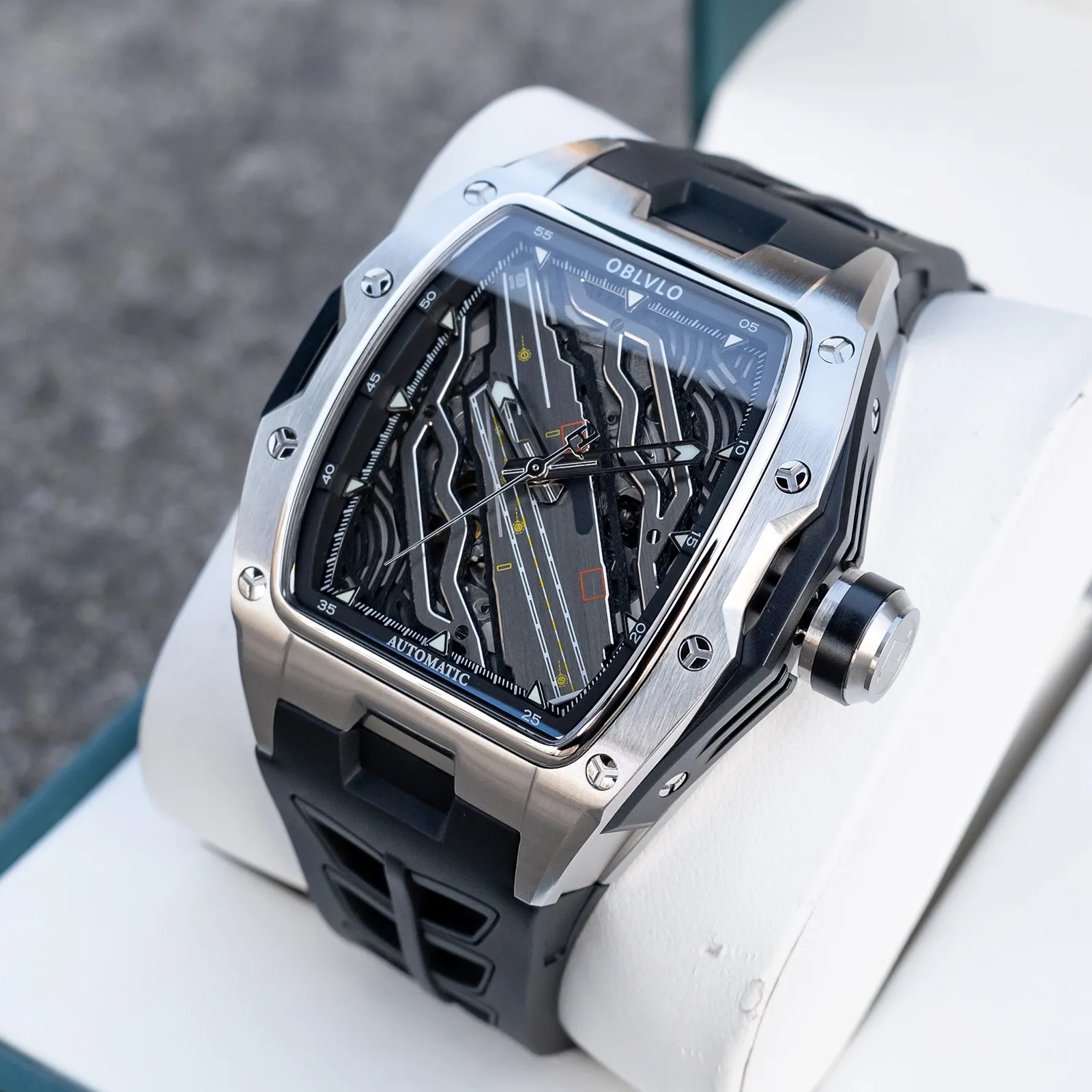 

Мужские автоматические часы OBLVLO 46 мм, механические наручные часы Tonneau с люминесцентным циферблатом в стиле авианосца, сапфировое стекло, механизм Miyota 82S0