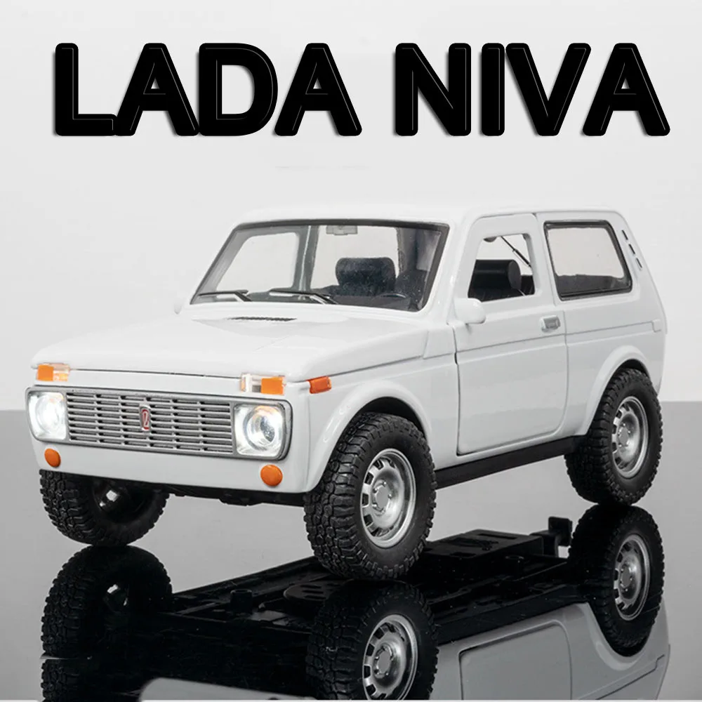1:18 Rusia Lada Niva modelos de coches de juguete coches Vintage en miniatura aleación Diecast Pull Back 4 puertas abierto sonido luz vehículo regalos para niños