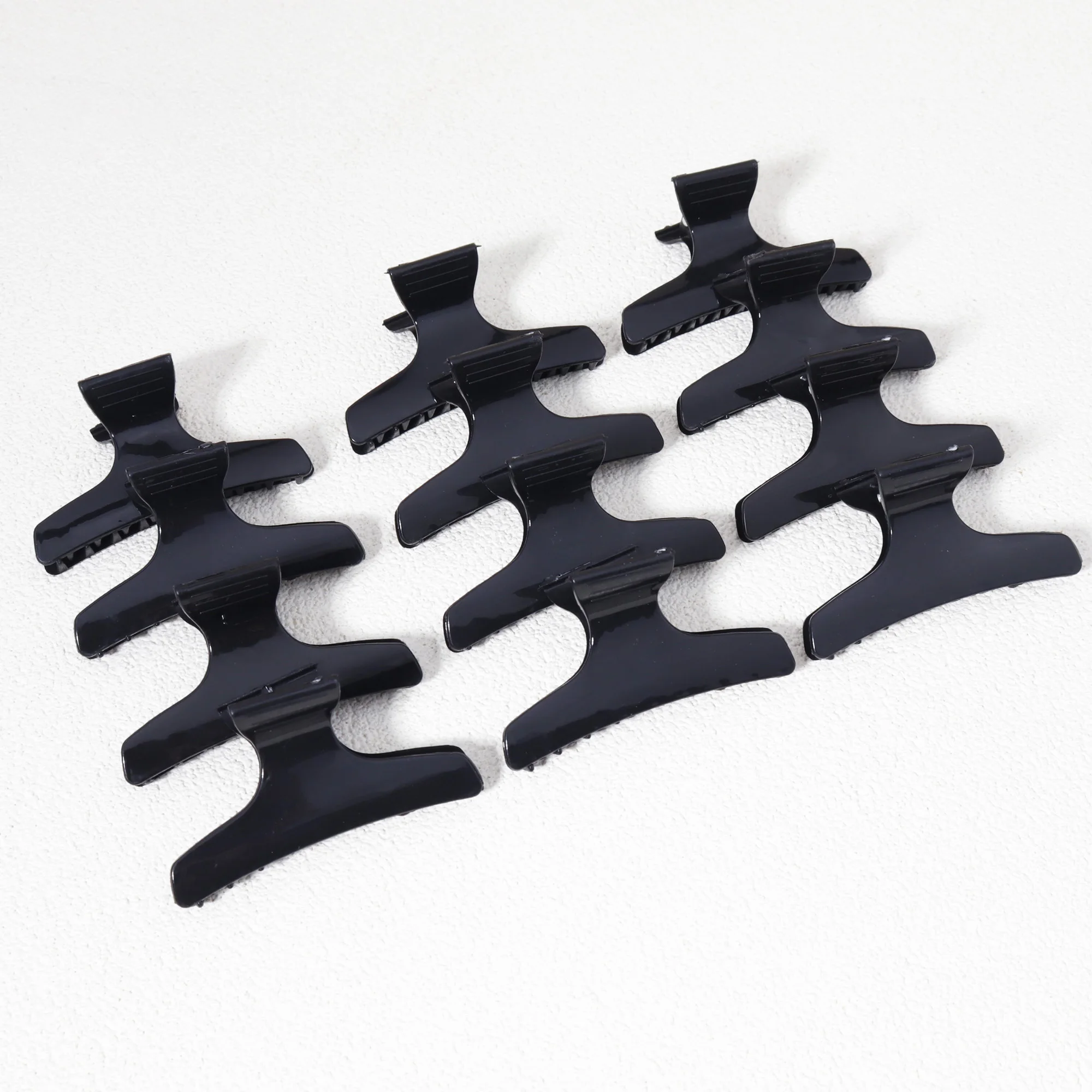 مجموعة مكونة من 12 قطعة من مشابك شعر الفراشة السوداء، وإكسسوارات على شكل مشبك الفراشة، وشكل ربطة عنق بسيط، خاصة للشعر المستعار الحقيقي