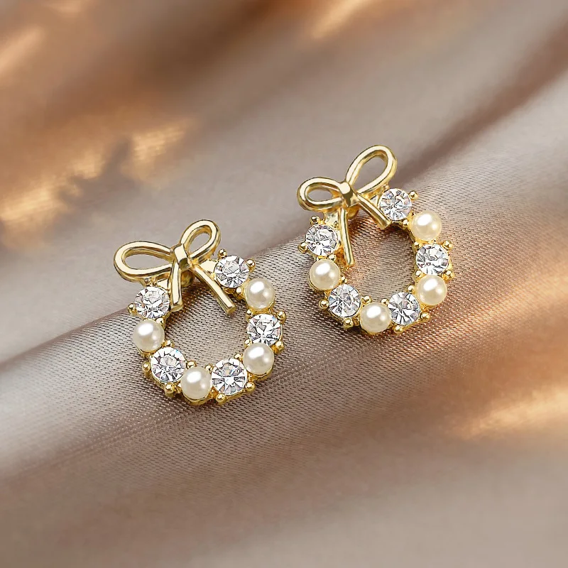 Fashion Round Circle Wreath Stud Earrings for Women Golden Hollow Bow knot Rhinestones Mini Beads Small Earrings Cute Jewelry