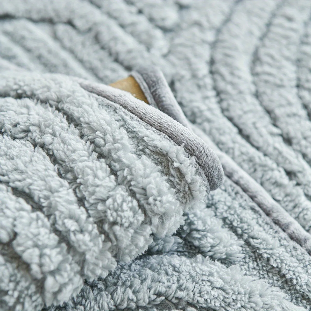 2pcs Geometric Jacquard Thicken Tuffed Fleece Anti-Slip Sofa Towel, Cushion Cover for Living Room Lounge Sofa