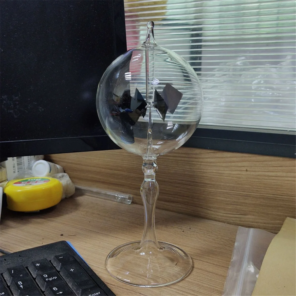 

AA98 Солнечные круги Радиометр Солнцезащитный свет Энергетические лопасти Настольное украшение для входа в стол Шкаф для гостиной Прозрачный