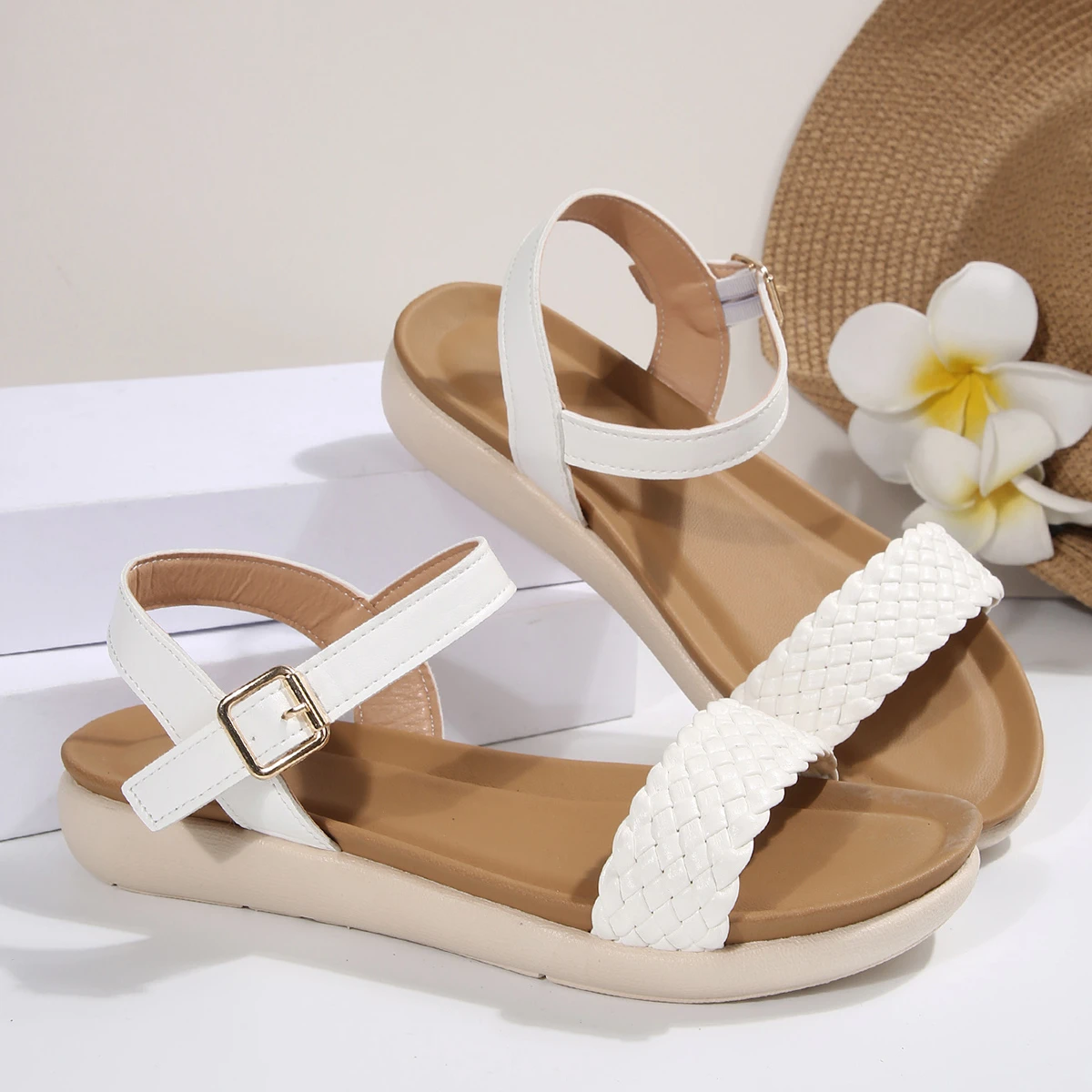

2026 Ladies Sandals Summer Beach Sandals Large Fashion Soft Sole Comfort Sandals Round Head Women's Cool Sandals 646