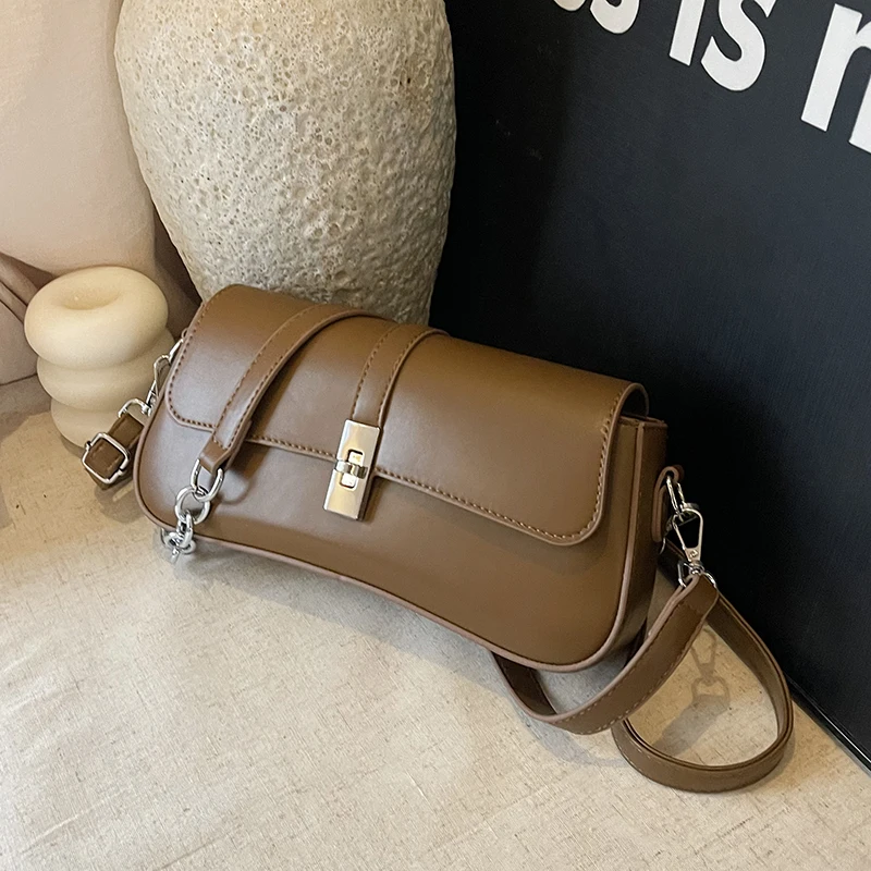 Elegancka torebka listonoszka skórzana crossbody dla kobiet, opcja na ramię, popularna torebka damska znanej luksusowej marki.