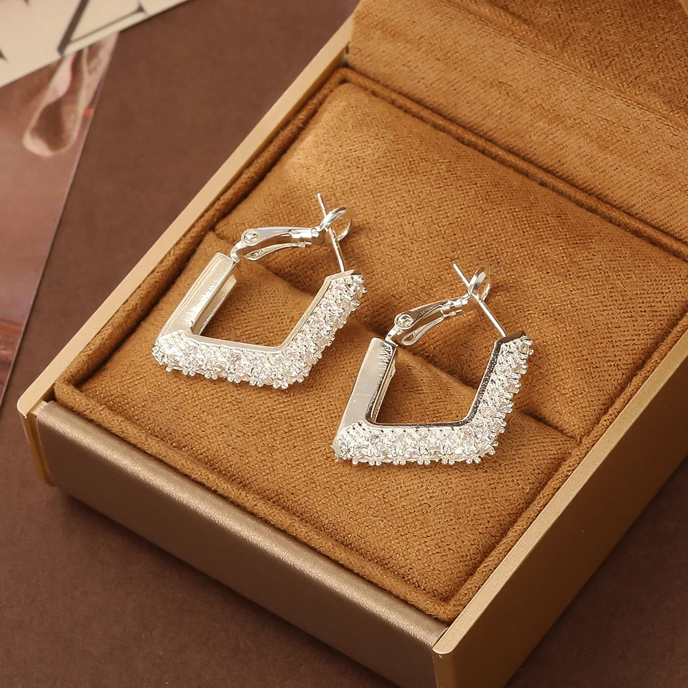 

Fashionable and exquisite diamond-shaped zircon earrings, light luxury, high-end silver needle earrings, niche design earrings