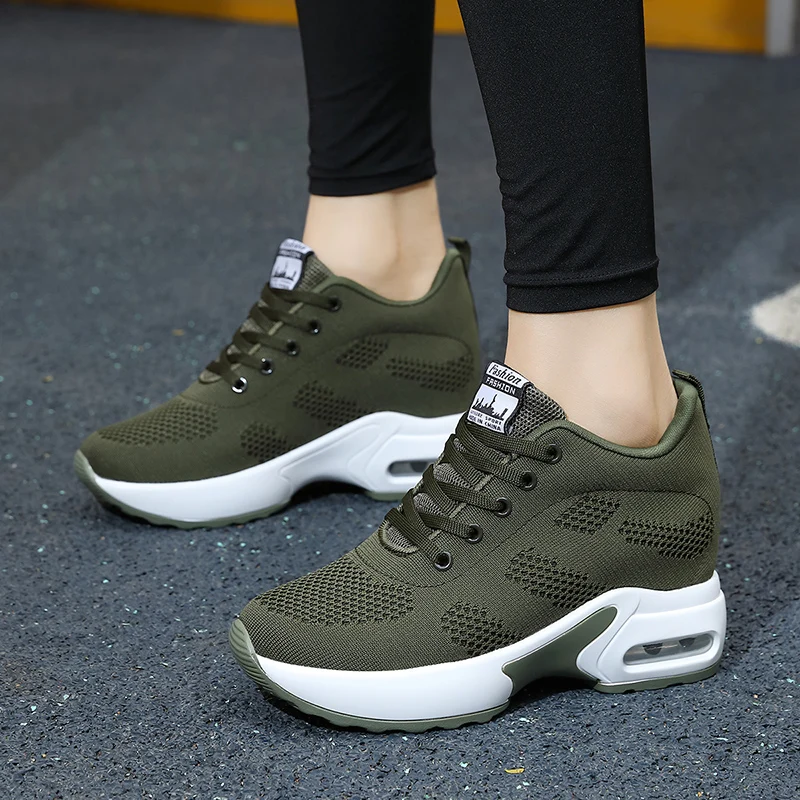 أحذية رياضية نسائية للجري قابلة للتنفس بمنصة شبكية خفيفة للخروج أحذية رياضية كاجوال للمشي الارتفاع الداخلي يزيد 9 سنتيمتر