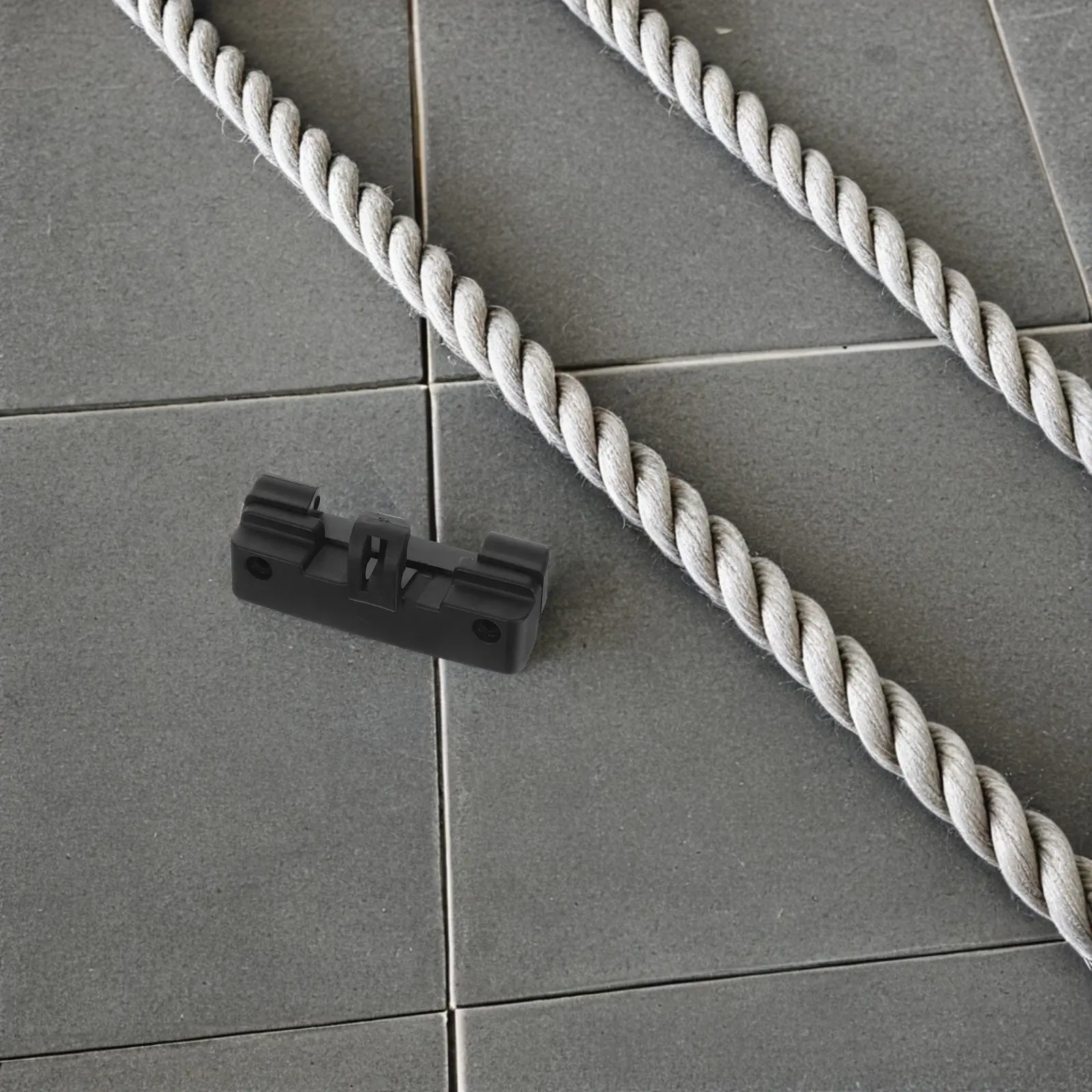 

Крышка для пластикового мусорного бака 20 л, квадратная, для уличного использования, с надежной фиксацией, защитой от запаха и предотвращением проливания, с замком