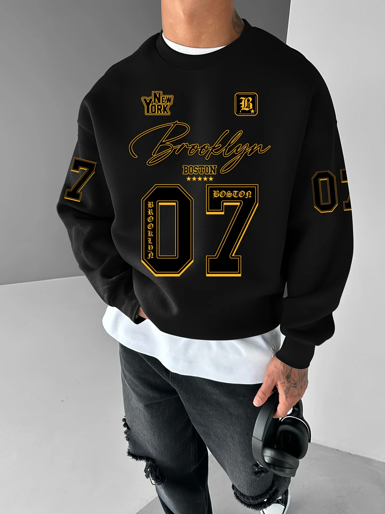 يتميز القلنسوة الرجالية الجديدة ذات الرقبة المستديرة لربيع وخريف 2025 بطباعة نمط رقمية ثلاثية الأبعاد غير رسمية وعصرية