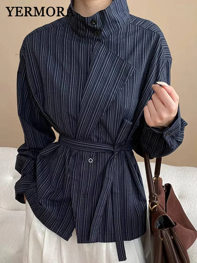 

YERMORA белая полосатая блузка с поясом нестандартной формы для женщин, свободная новая рубашка с воротником-стойкой и длинными рукавами, модная весна-осень 2025