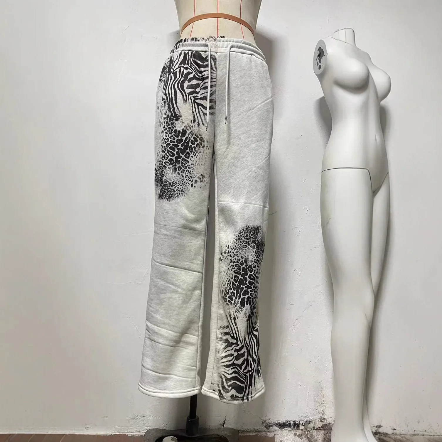 Nuevos pantalones informales con estampado de camuflaje retro americano, ropa de mujer recta de pierna ancha con bolsillos sueltos para otoño e invierno